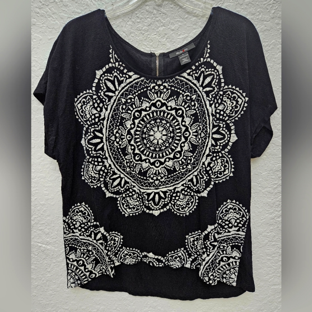 "STYLE & CO." Beautiful Top Black With a White Design